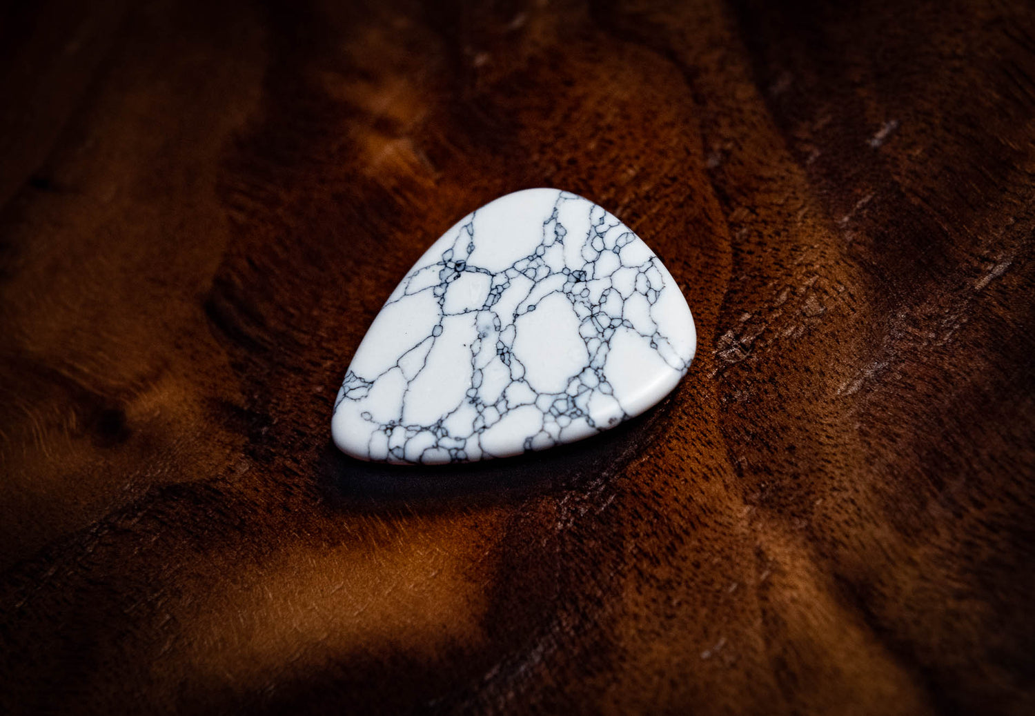 Howlite natural stone guitar pick – Moorland Distribution